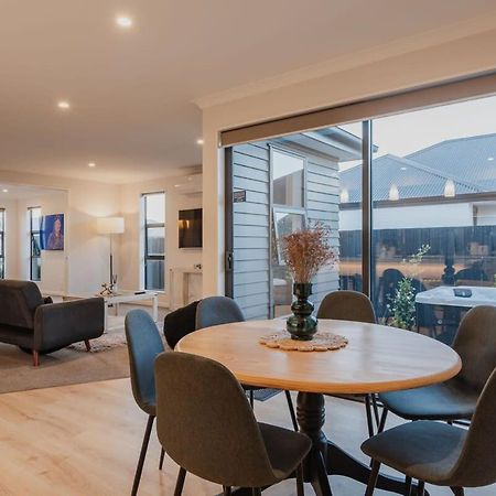 Elegant 3Br Home On Mustang Avenue Christchurch Extérieur photo