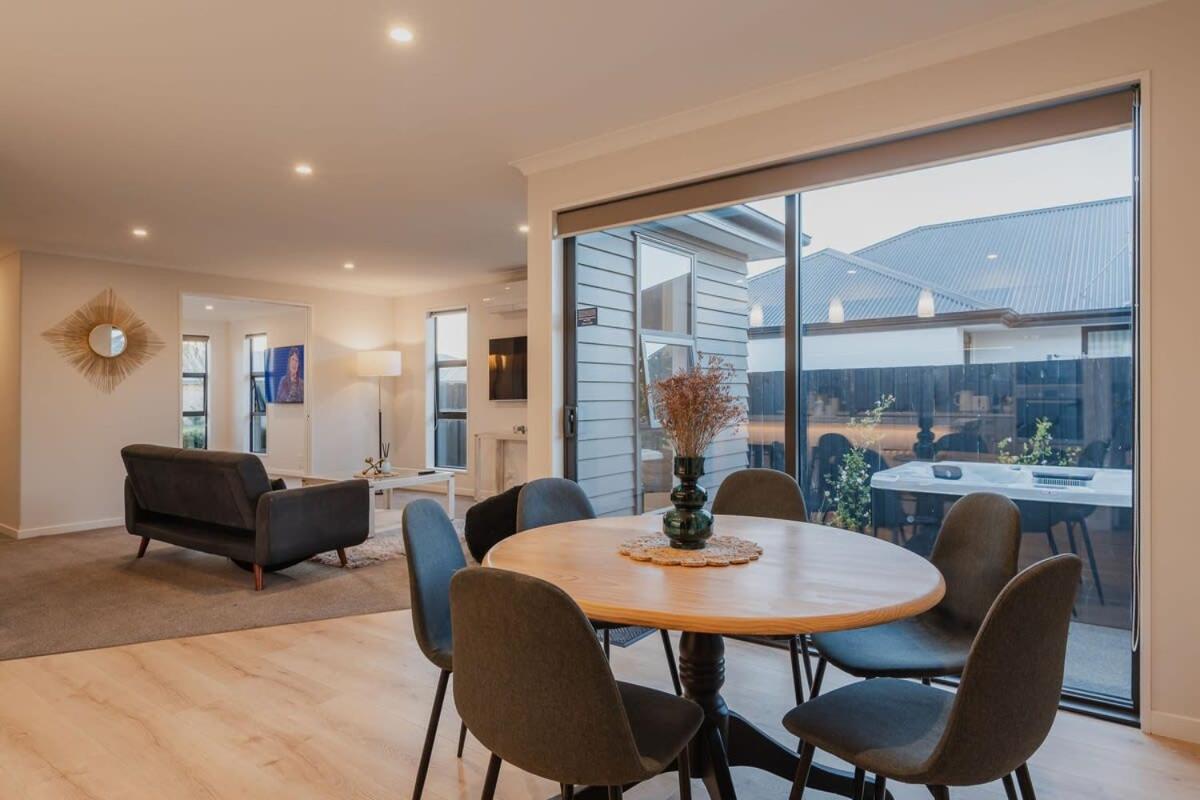Elegant 3Br Home On Mustang Avenue Christchurch Extérieur photo