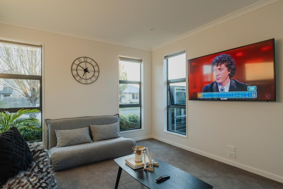 Elegant 3Br Home On Mustang Avenue Christchurch Extérieur photo