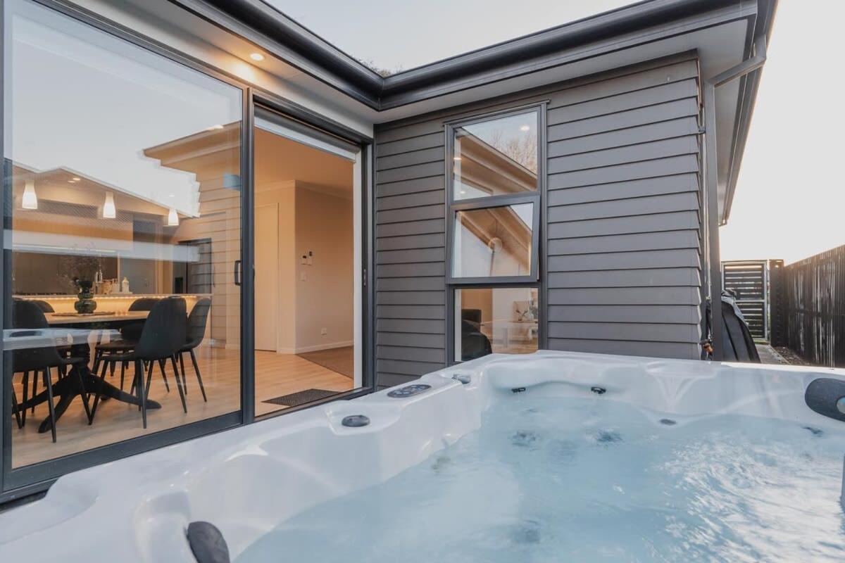 Elegant 3Br Home On Mustang Avenue Christchurch Extérieur photo