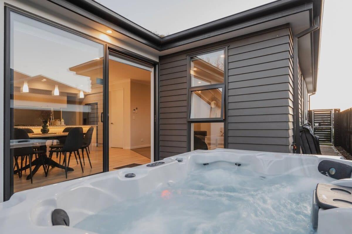 Elegant 3Br Home On Mustang Avenue Christchurch Extérieur photo