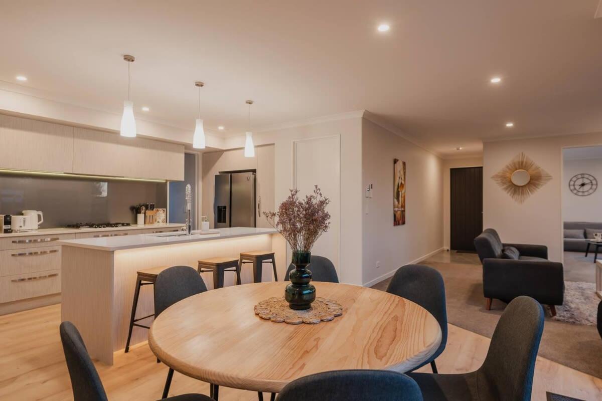 Elegant 3Br Home On Mustang Avenue Christchurch Extérieur photo