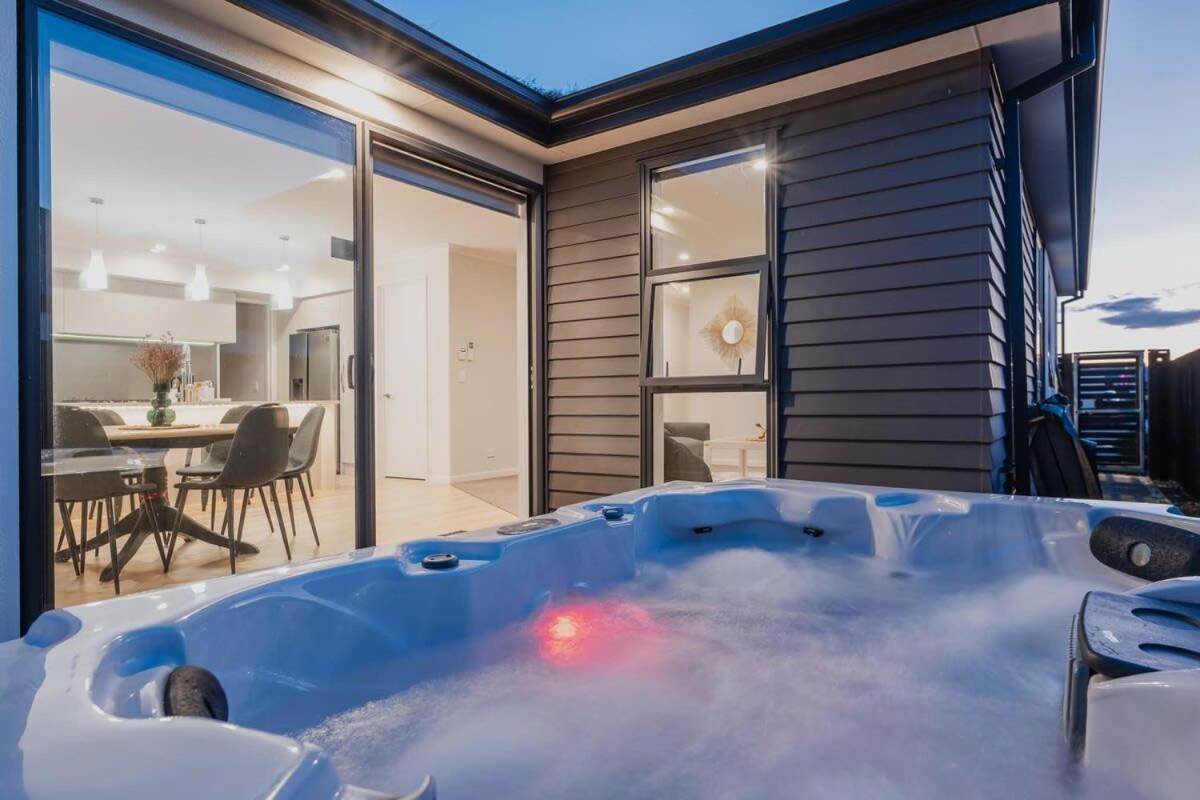 Elegant 3Br Home On Mustang Avenue Christchurch Extérieur photo